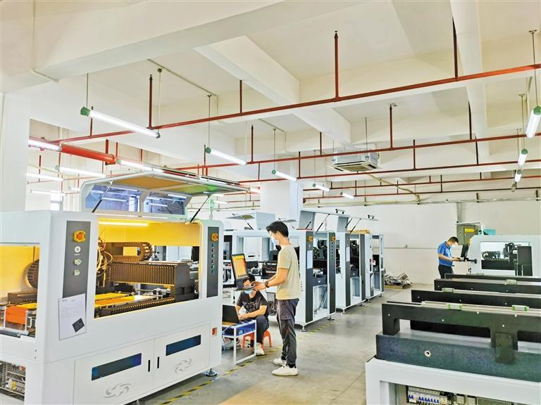 How does the geometric error precision compensation method in instrument manufacturing improve the accuracy of parts processingг┐(图1)